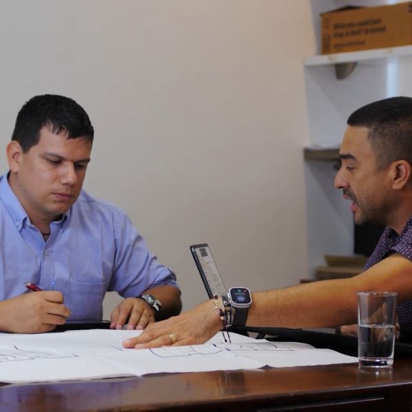 Personal de Berotec ofreciendo asesoría técnica de ingeniería eléctrica con Diseños eléctricos para proyectos industriales