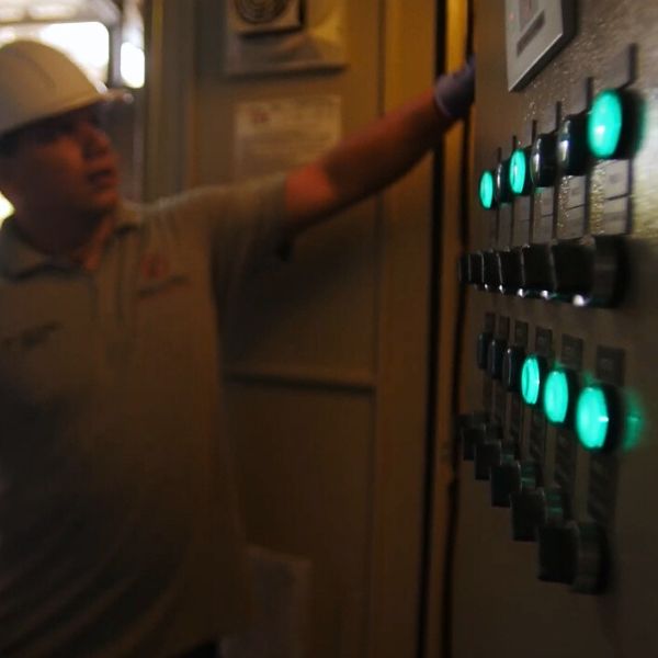 Equipos eléctricos manipulados por expertos de Berotec
