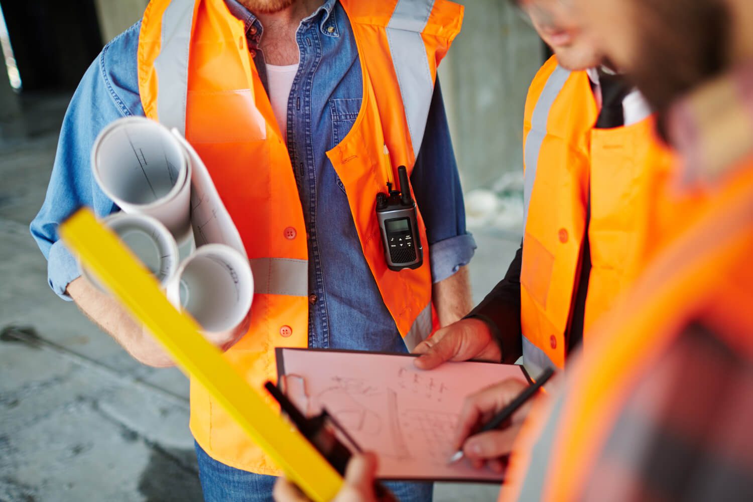 Coordinación de obra civil y eléctrica en proyecto de construcción en Colombia